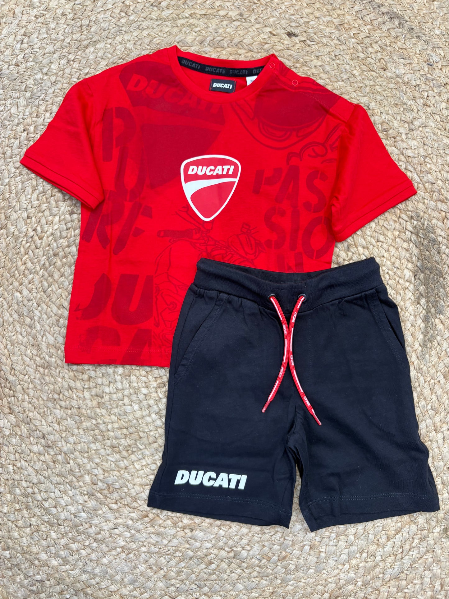 Completo Ducati rosso