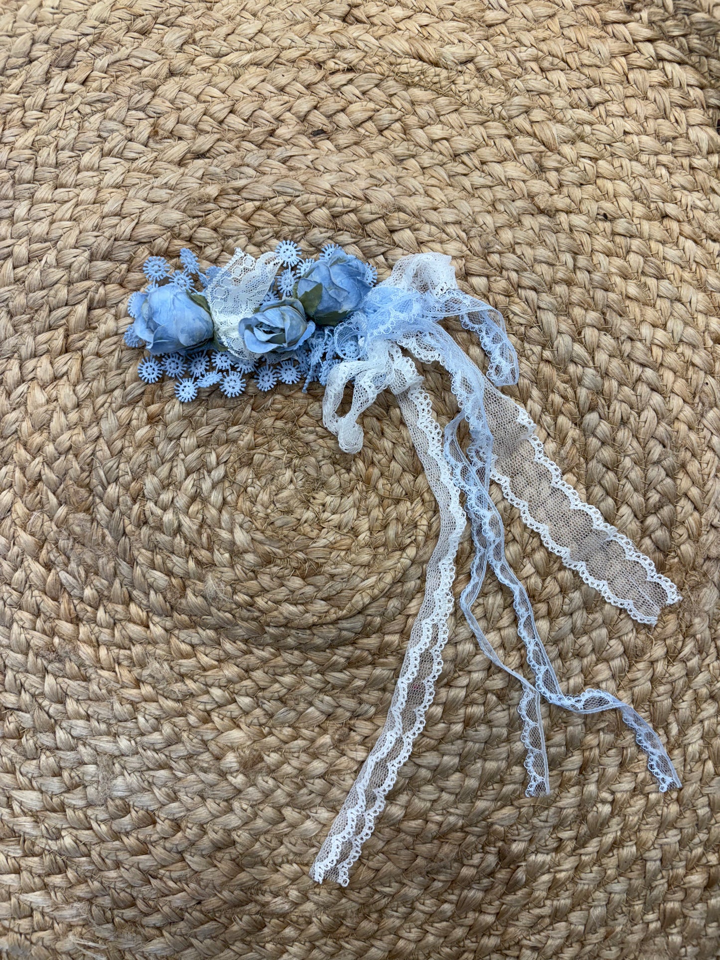 Fermaglio per capelli con fiori azzurri